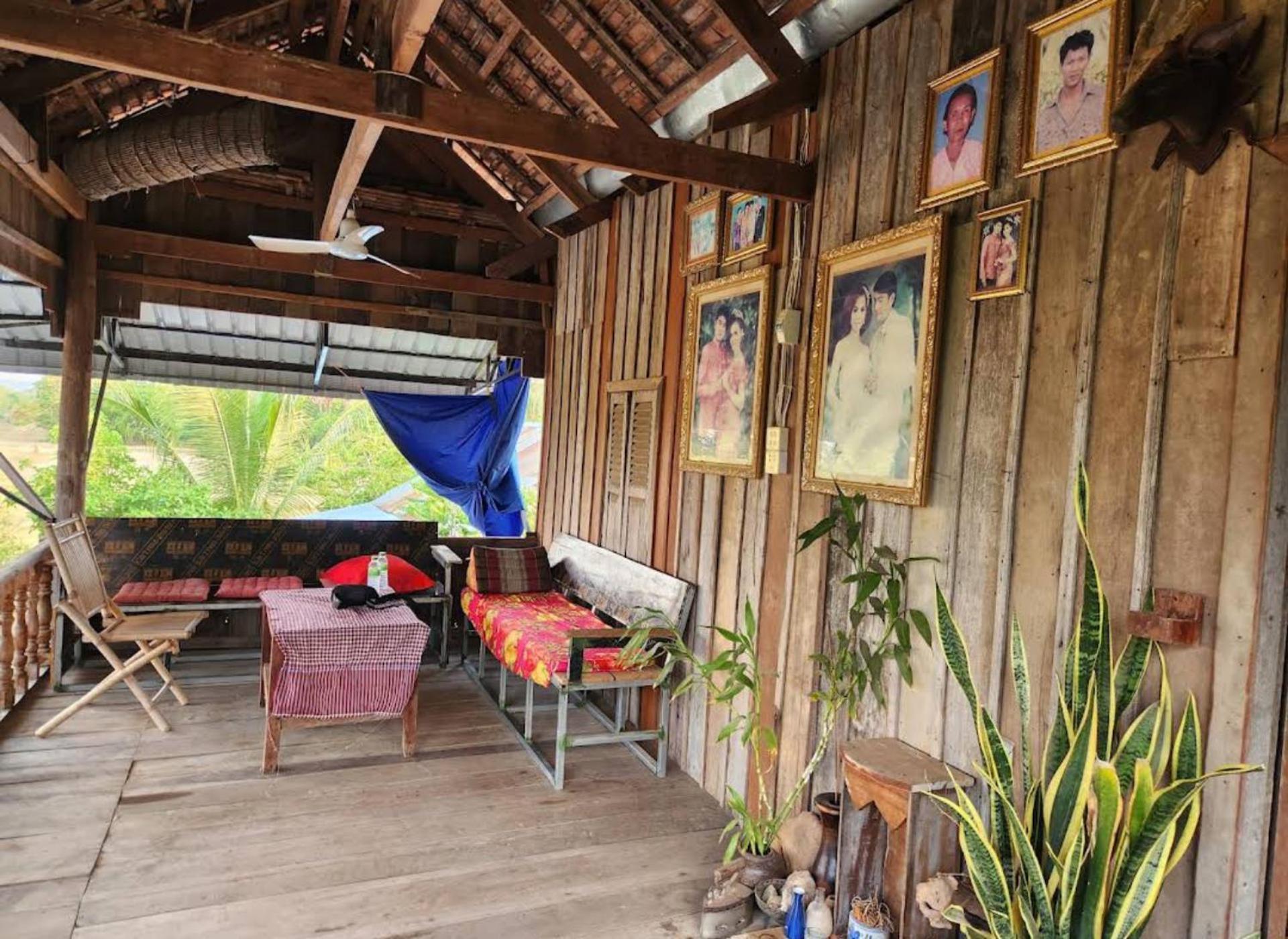 Family Batcave Homestay Батамбанг Екстериор снимка