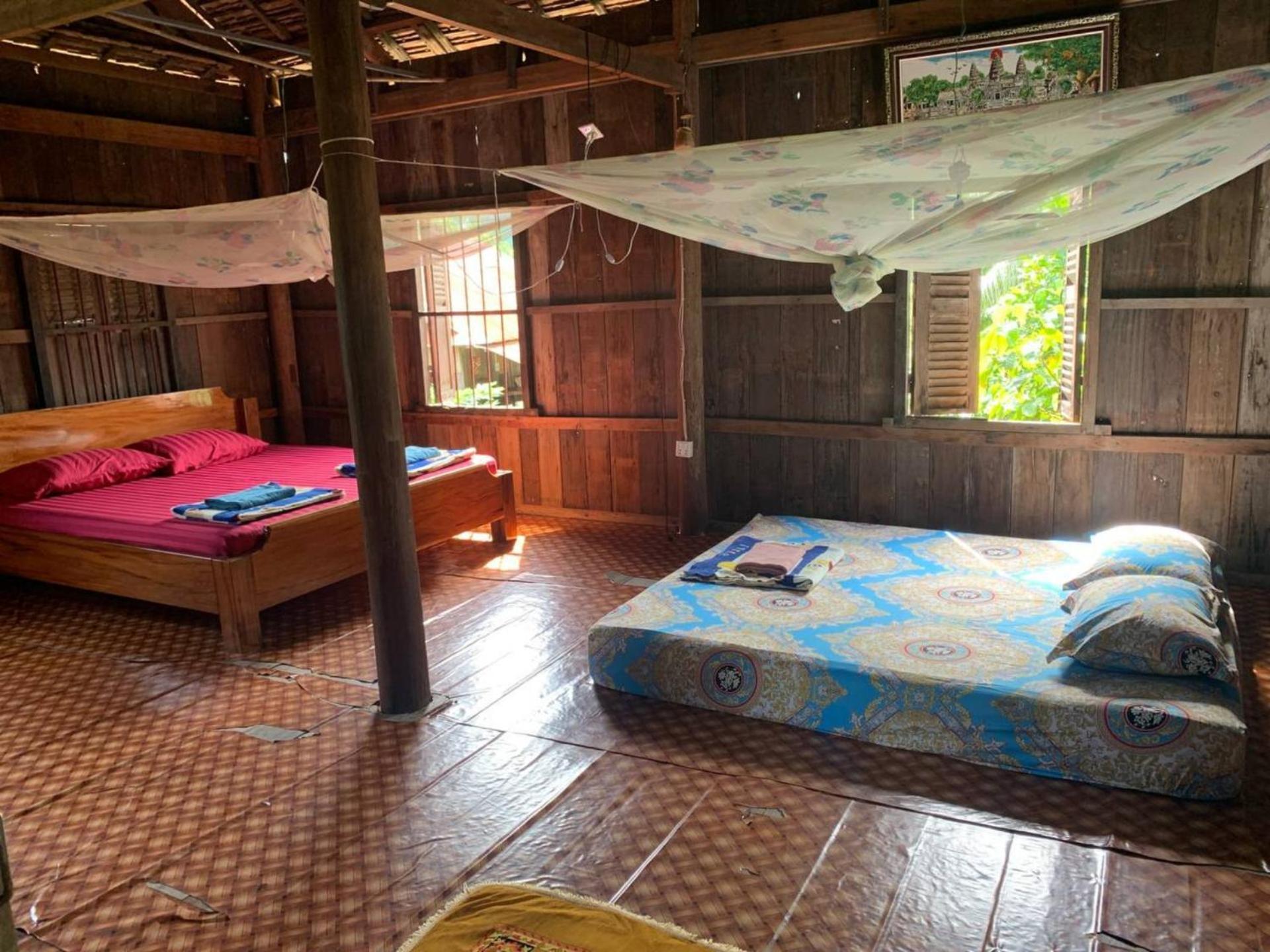 Family Batcave Homestay Батамбанг Екстериор снимка