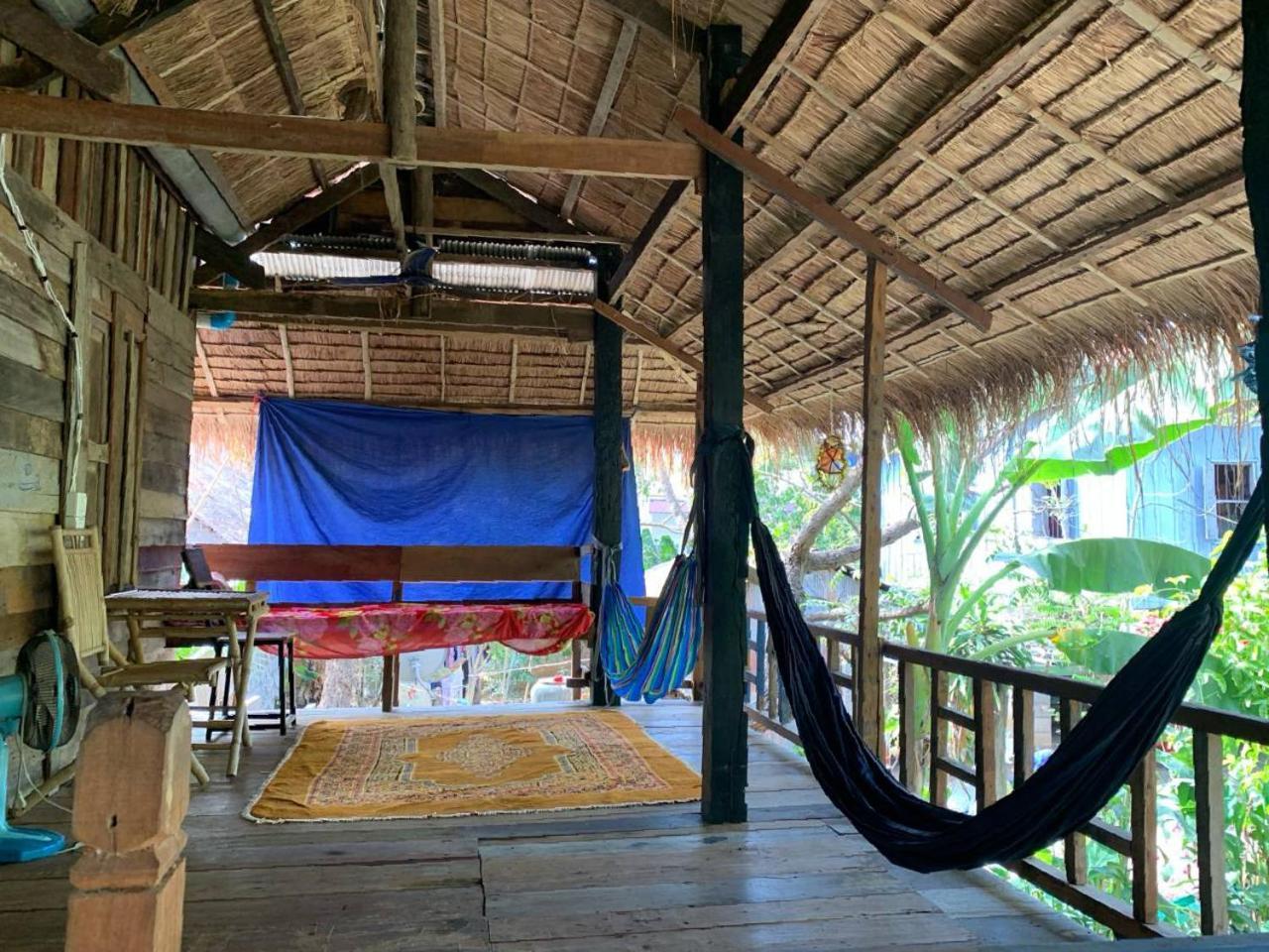 Family Batcave Homestay Батамбанг Екстериор снимка