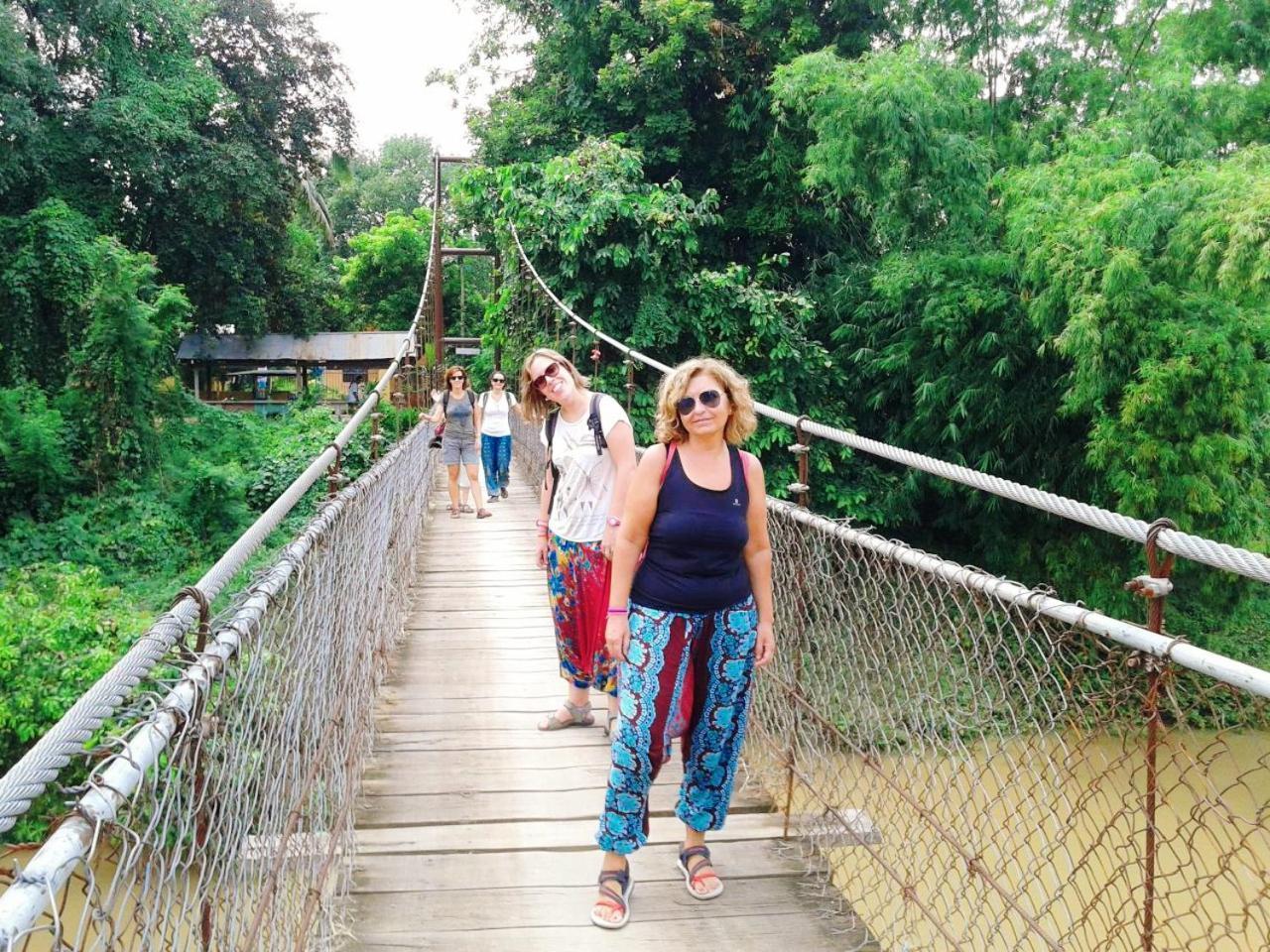 Family Batcave Homestay Батамбанг Екстериор снимка