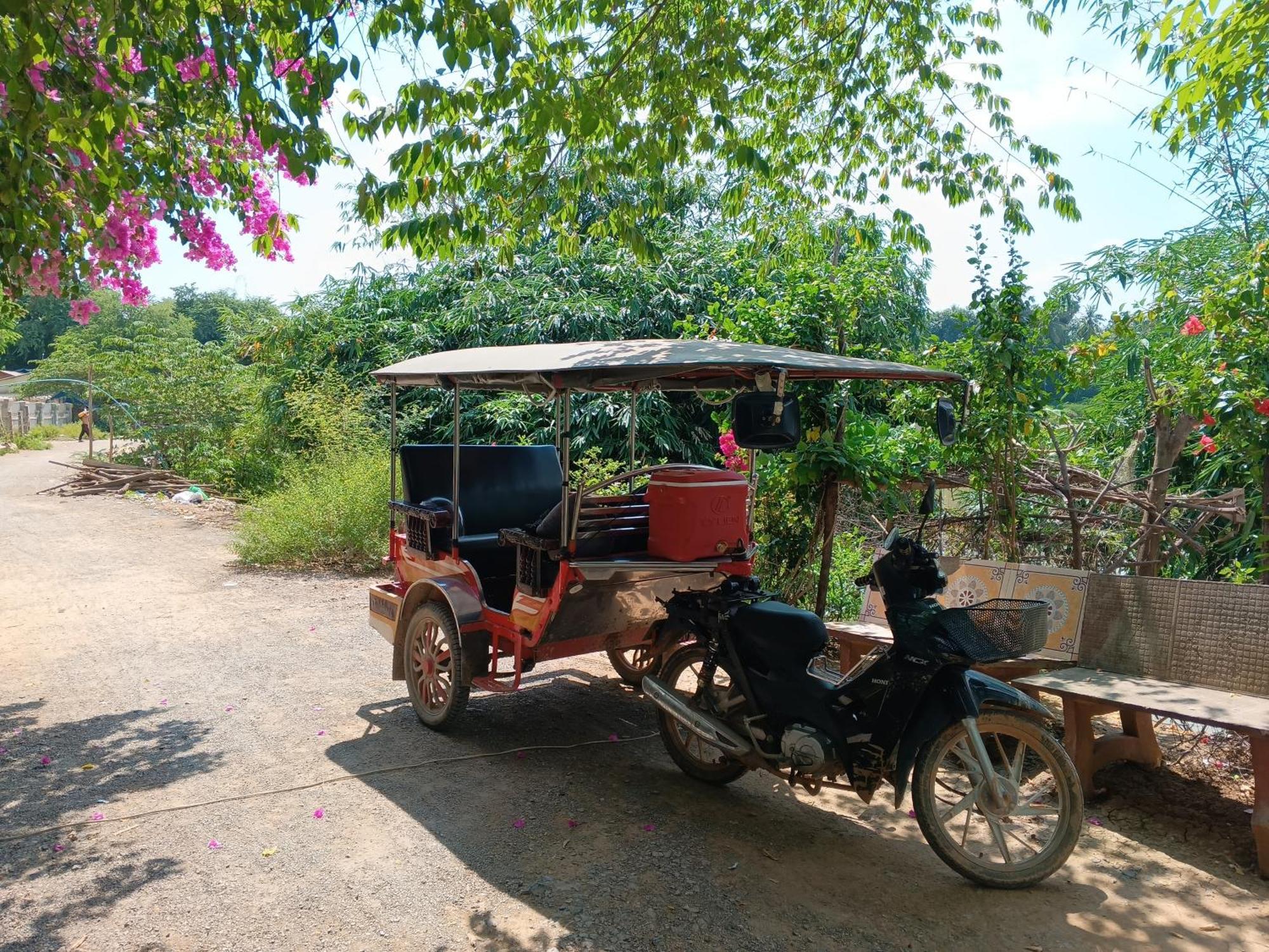 Family Batcave Homestay Батамбанг Екстериор снимка
