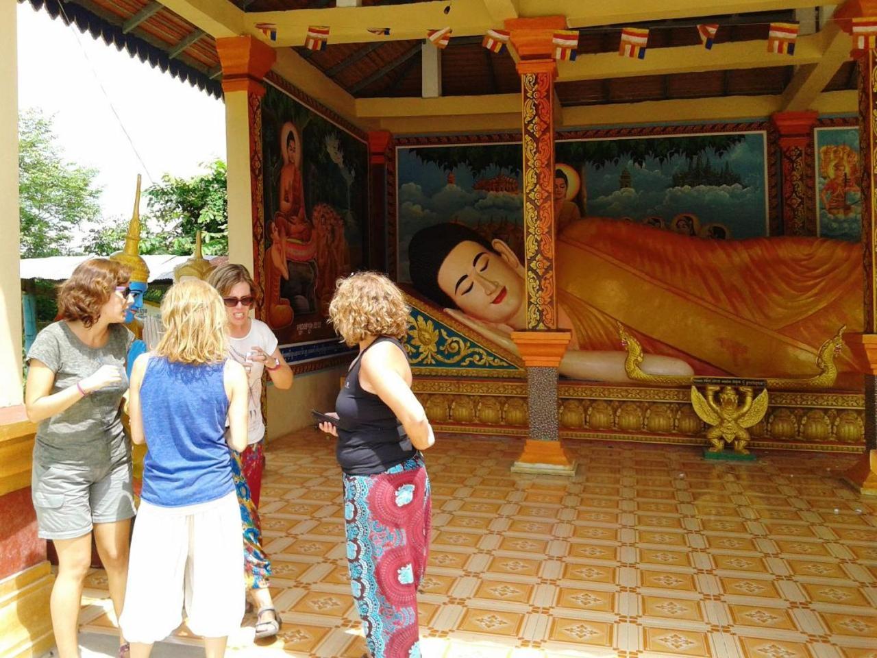 Family Batcave Homestay Батамбанг Екстериор снимка