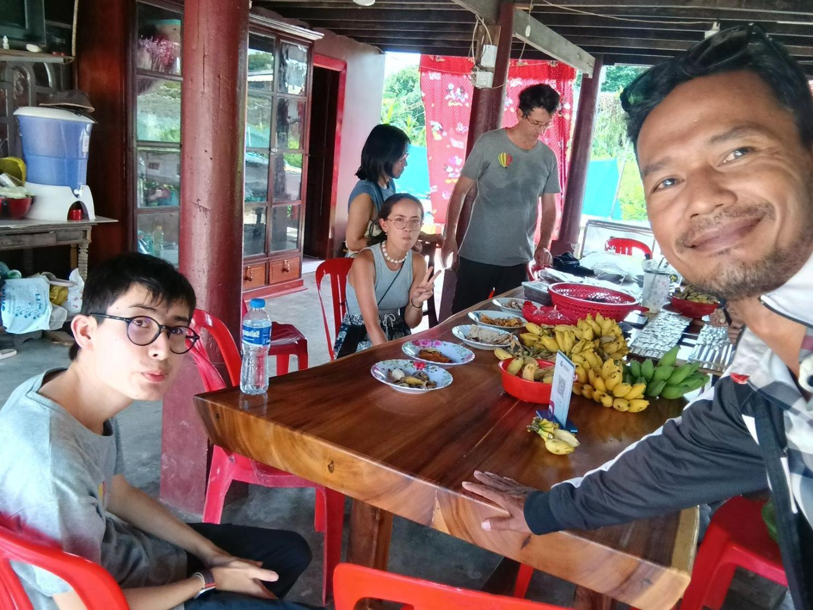 Family Batcave Homestay Батамбанг Екстериор снимка