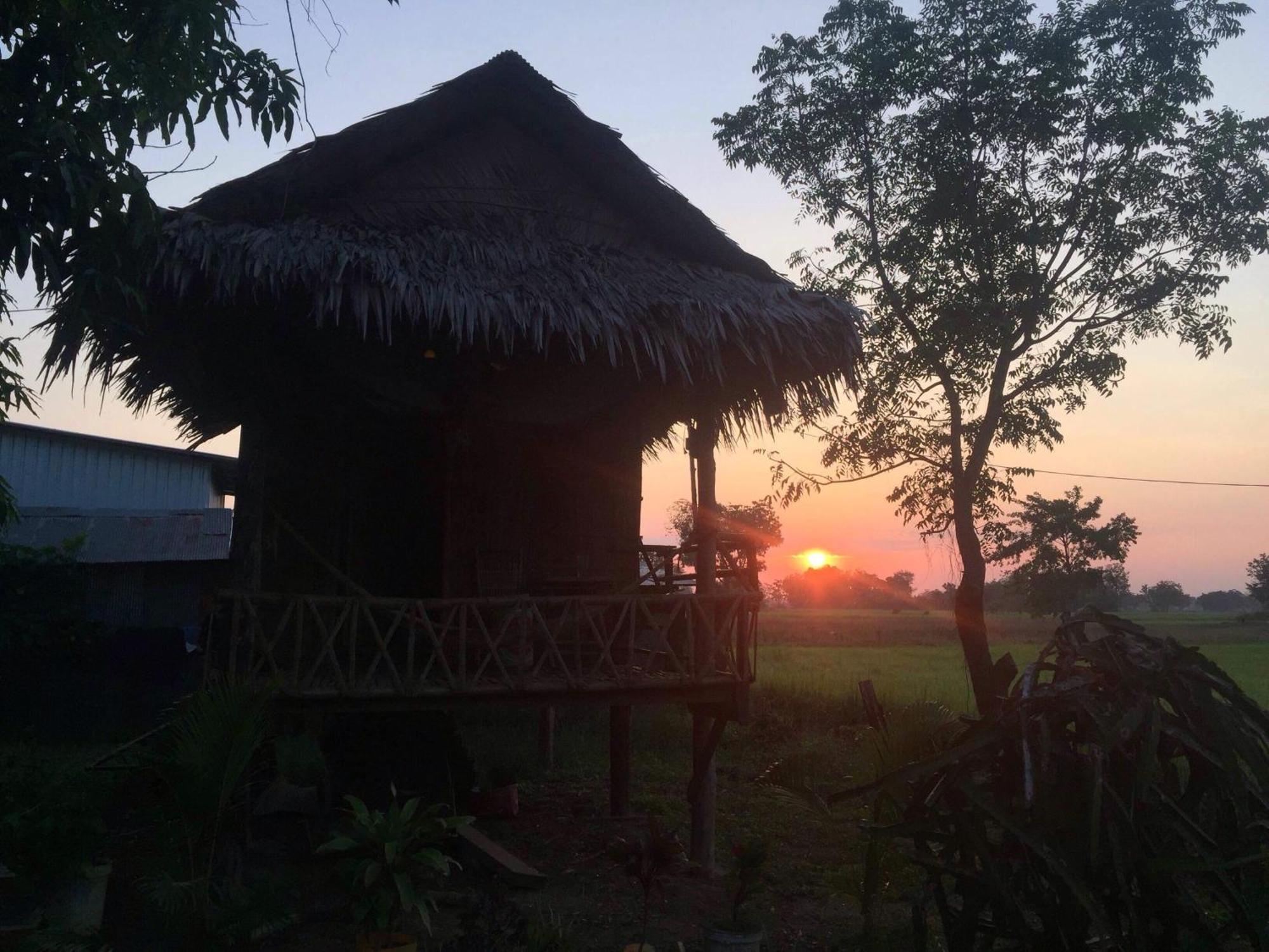 Family Batcave Homestay Батамбанг Екстериор снимка
